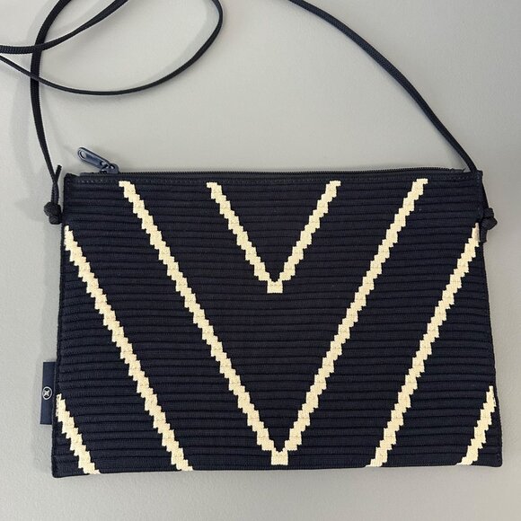 Vivaia The Envelope Lucy Crossbody Bag Purse Adjustable Foldable Chevron Navy - Picture 2 of 7